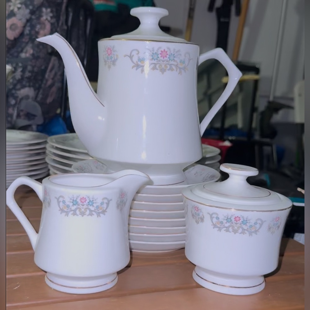 3 Piece Set Fine China Teapot /Porcelain/Ceramic
Elegant Crown Ming Windsor